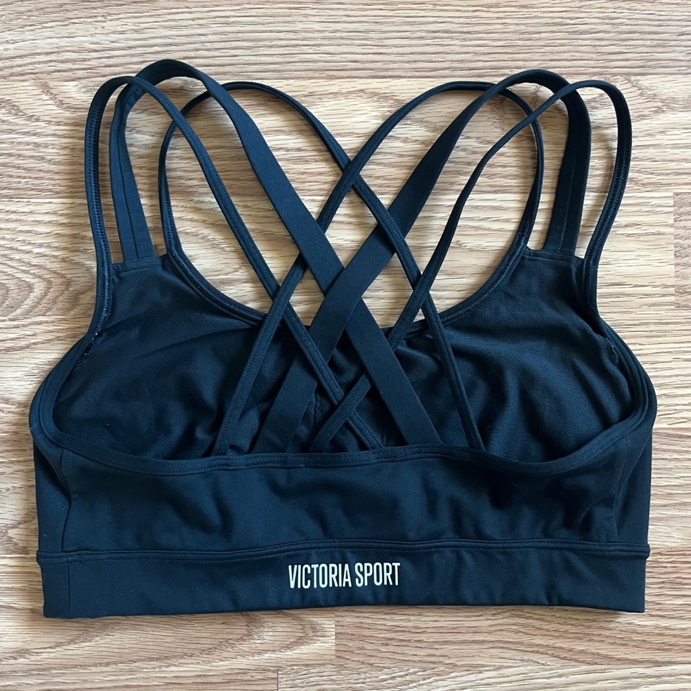 Elegant Black Strappy Sports Bra